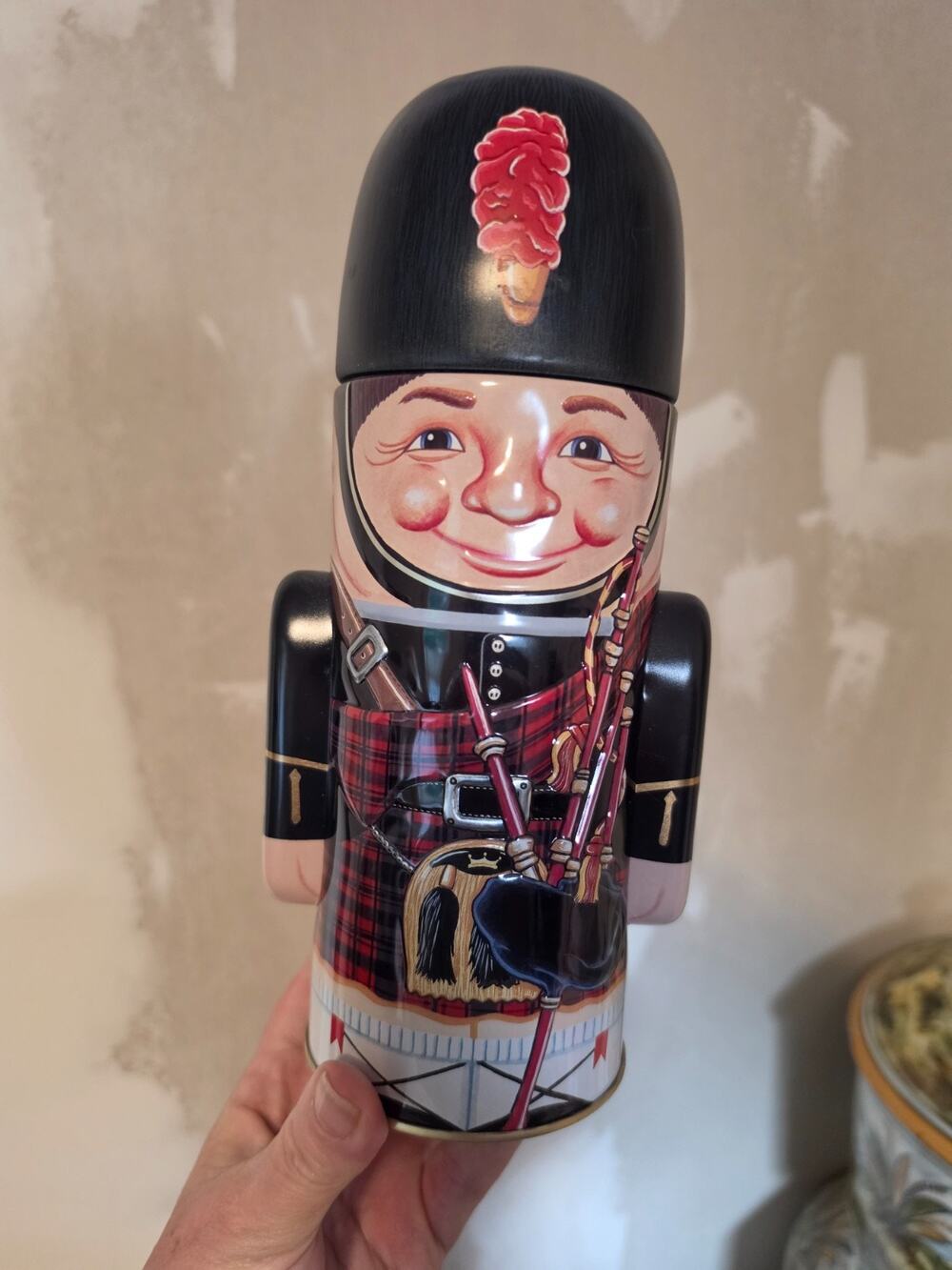 Scottish Highlander Bagpipe Player Sweets/Biscuit Tin 9.5"